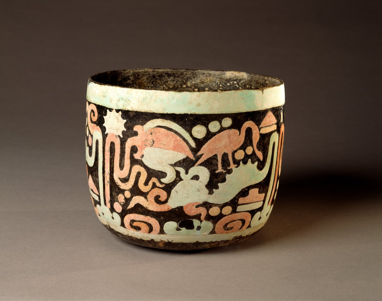 Mísa s vodní scénou, Guatemala, Middle Classic, 500-700 (hliněné nádobí s malovaným štukem) od Mayan