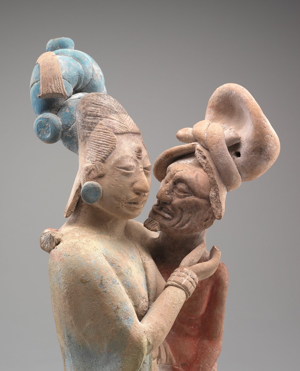 Embracing Couple (terakota s pigmenty) (viz také 323290) od Mayan