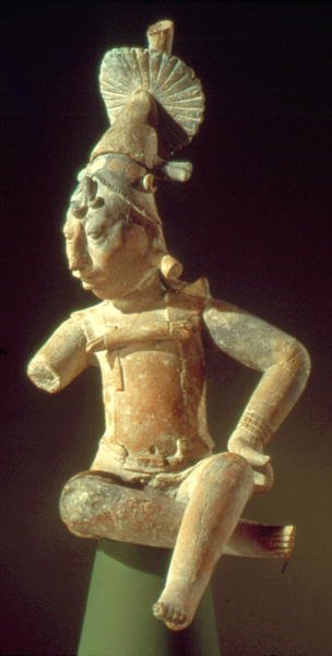 Mayský sedící kněz, Isle of Jaina, cca 600 (keramika a polychromie) od Mayan