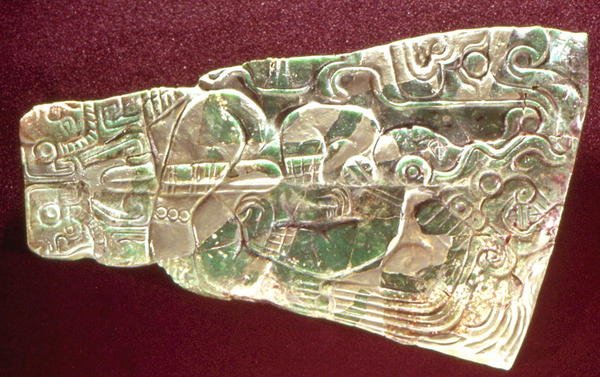 Plaketa zobrazující kněze (nefrit) od Mayan