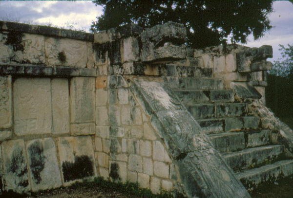 Platforma tygrů a orlů od Mayan