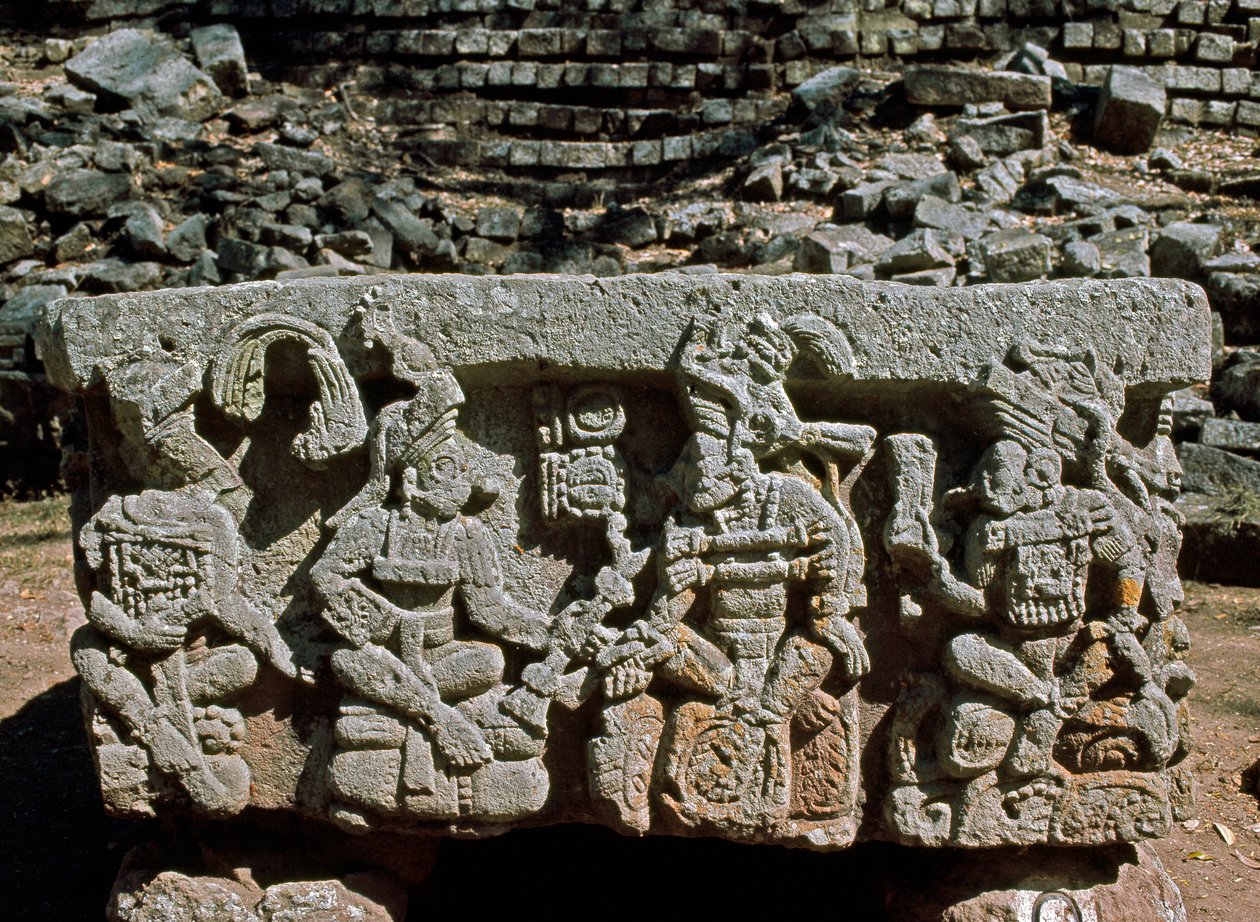 Oltář Q s korunovací krále vycházejícího slunce, 776 našeho letopočtu od Mayan