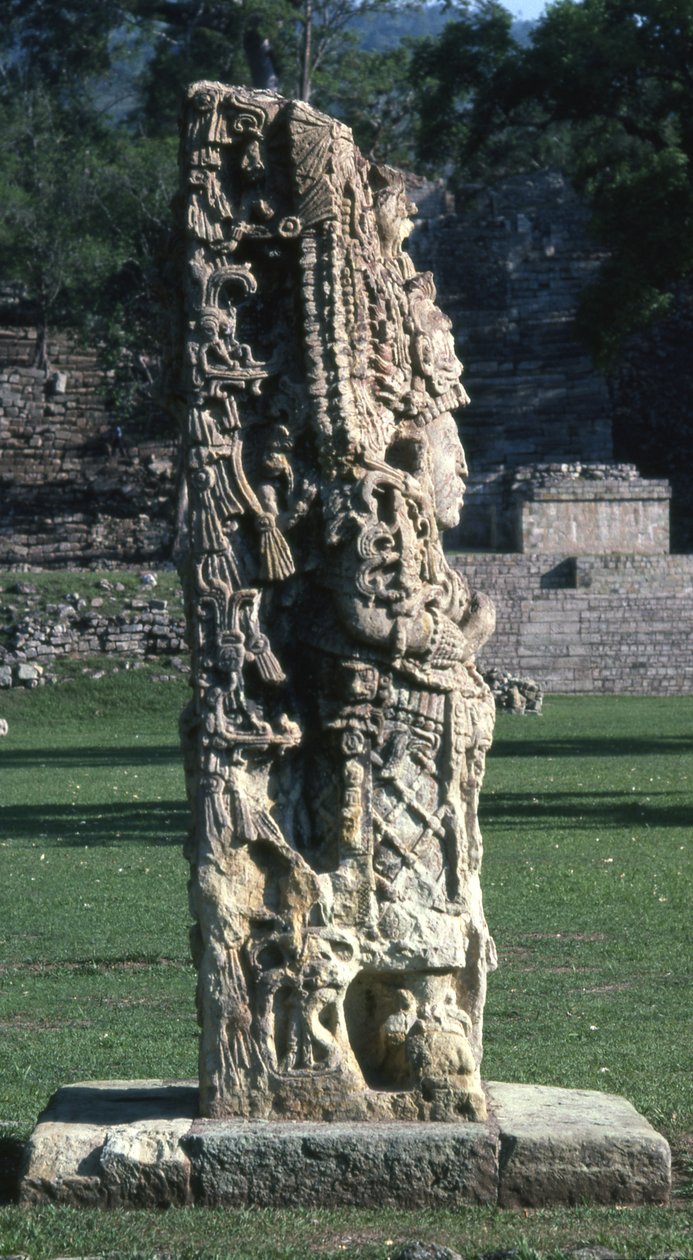 Copan Stela H, pozdní klasické období, kolem 730 našeho letopočtu od Mayan