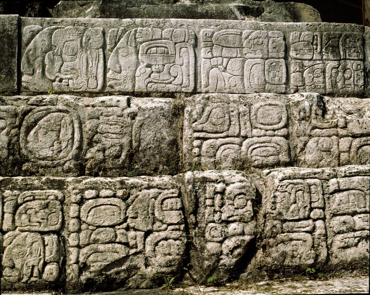 Glyfy v domě C, patio 2 v paláci od Mayan