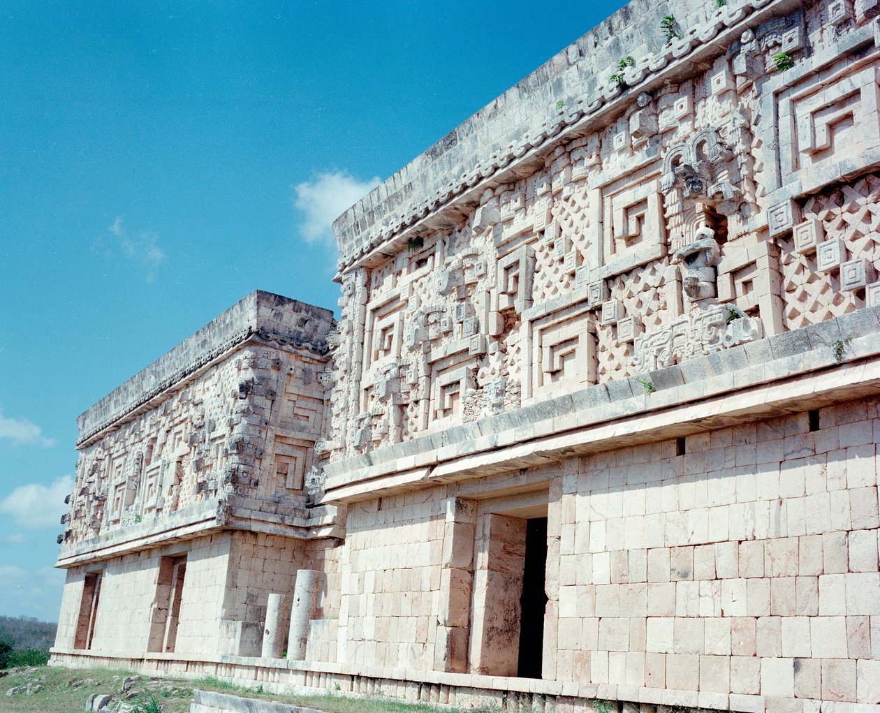Předkolumbovská civilizace: pohled na místo starověkého mayského hlavního města Uxmal, styl Puuc. Severní Yucatán 600-900 našeho letopočtu: pyramida věštce. Mexiko od Mayan