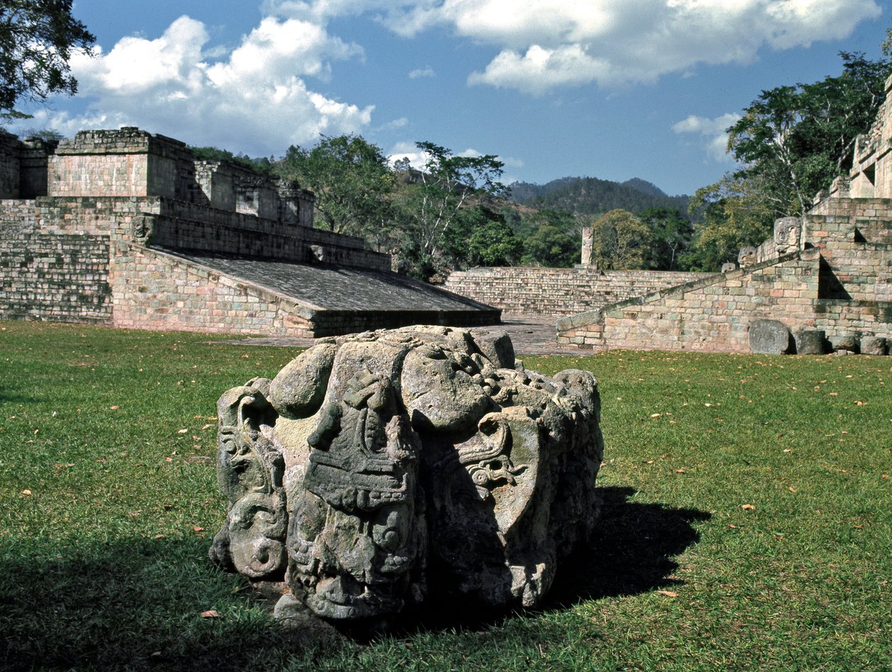 Hřiště a oltář M, 378 nl od Mayan