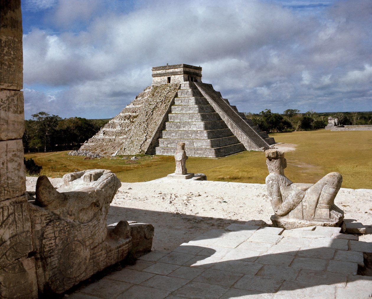 Castillo z chrámu válečníků, 750-1200 od Mayan