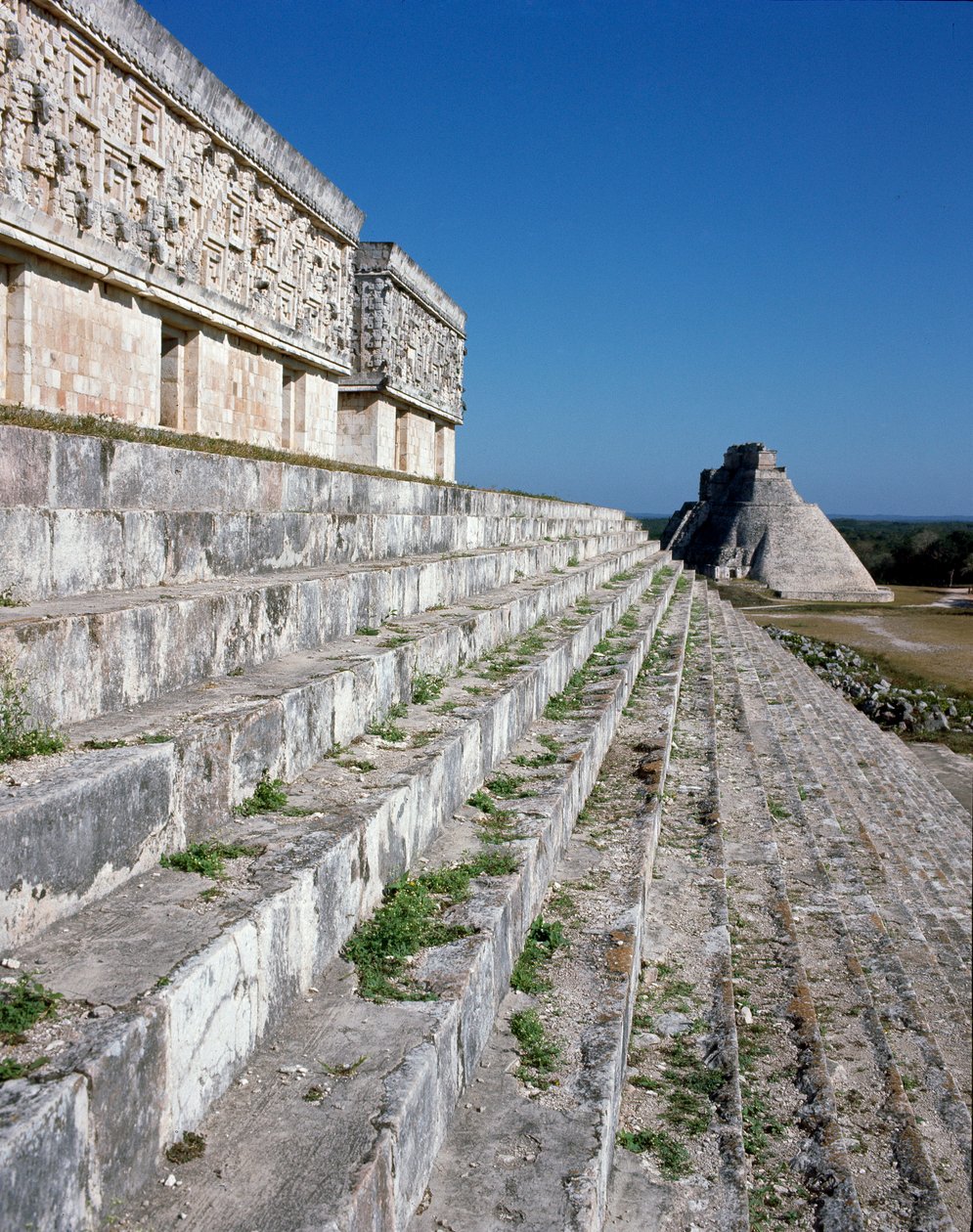 Místodržitelský palác a pyramida mága, 6. století od Mayan Mayan