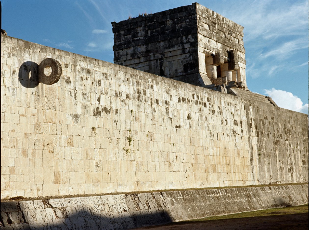 Velký míčový kurt od Mayan Mayan