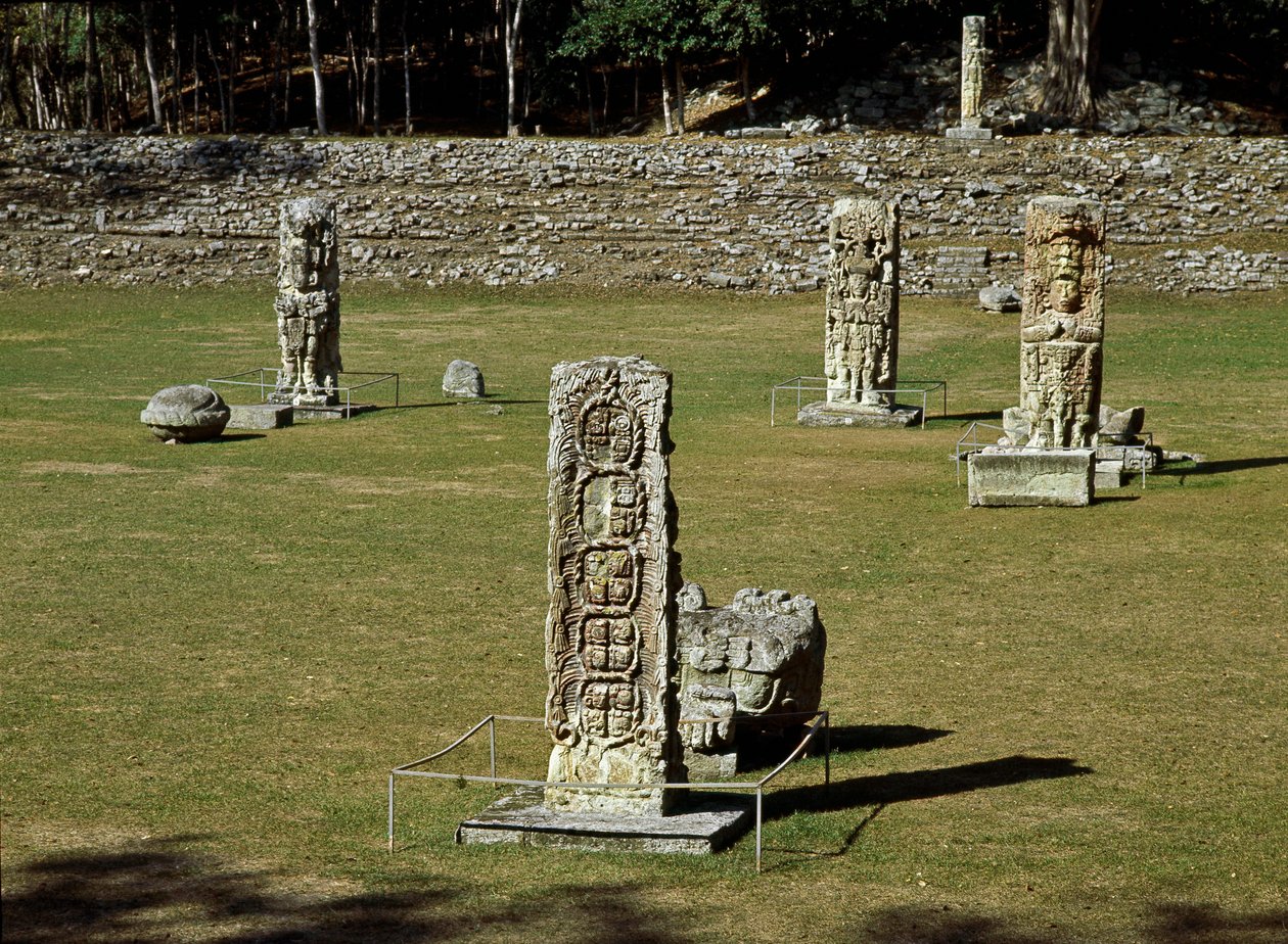 Zbytky obřadního náměstí 4.-10. stol od Mayan Mayan