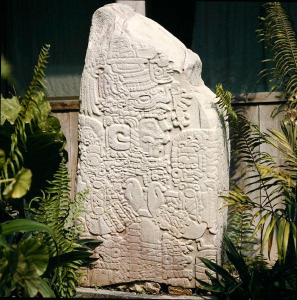 Stéla 2 z Tikalu, rané klasické období (300-600 n. l.) (kámen) od Mayan Mayan