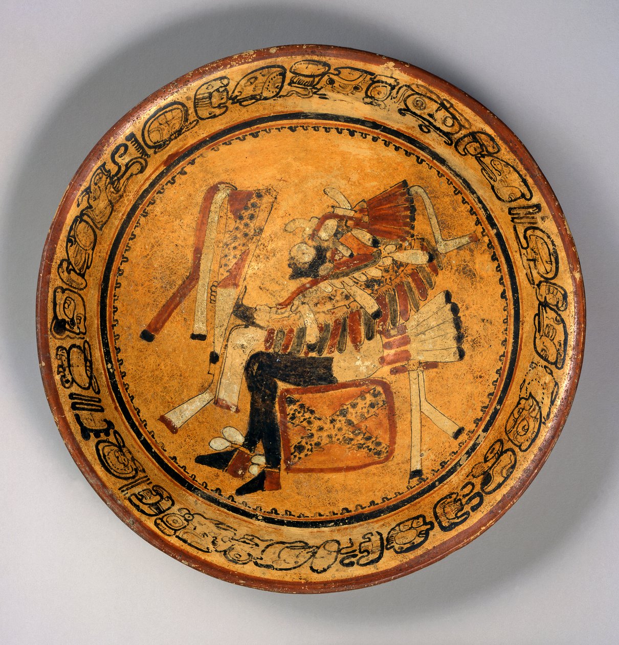 Tripod Bowl, cca 550-700 (terakota a barva) od Mayan Mayan