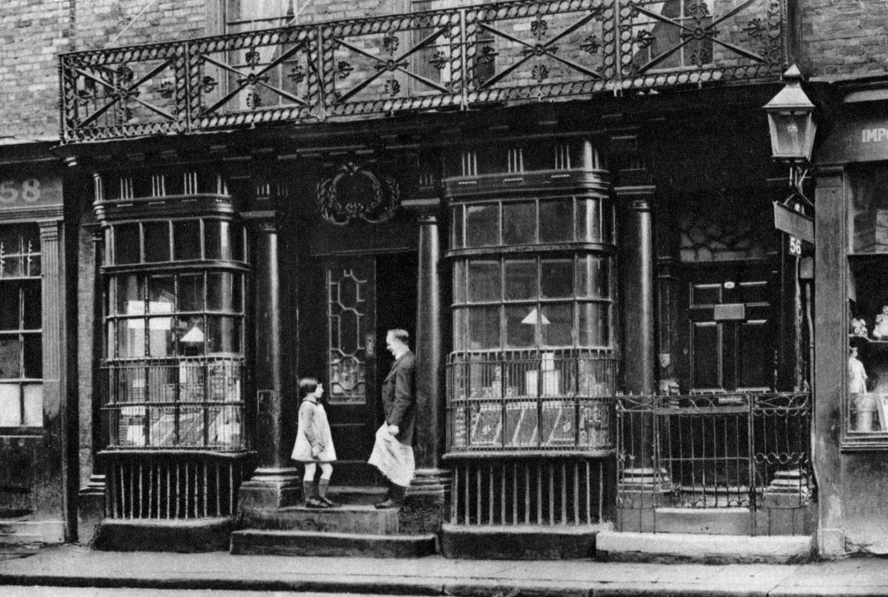 Průčelí obchodu, Artillery Lane, mimo Bishopsgate, Londýn, 1926-1927. od McLeish