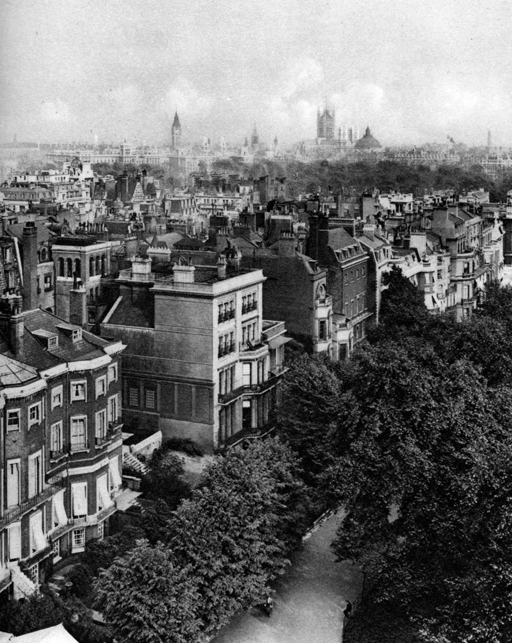 Domy podél Queens Walk, Green Park, Londýn, 1926-1927. od McLeish