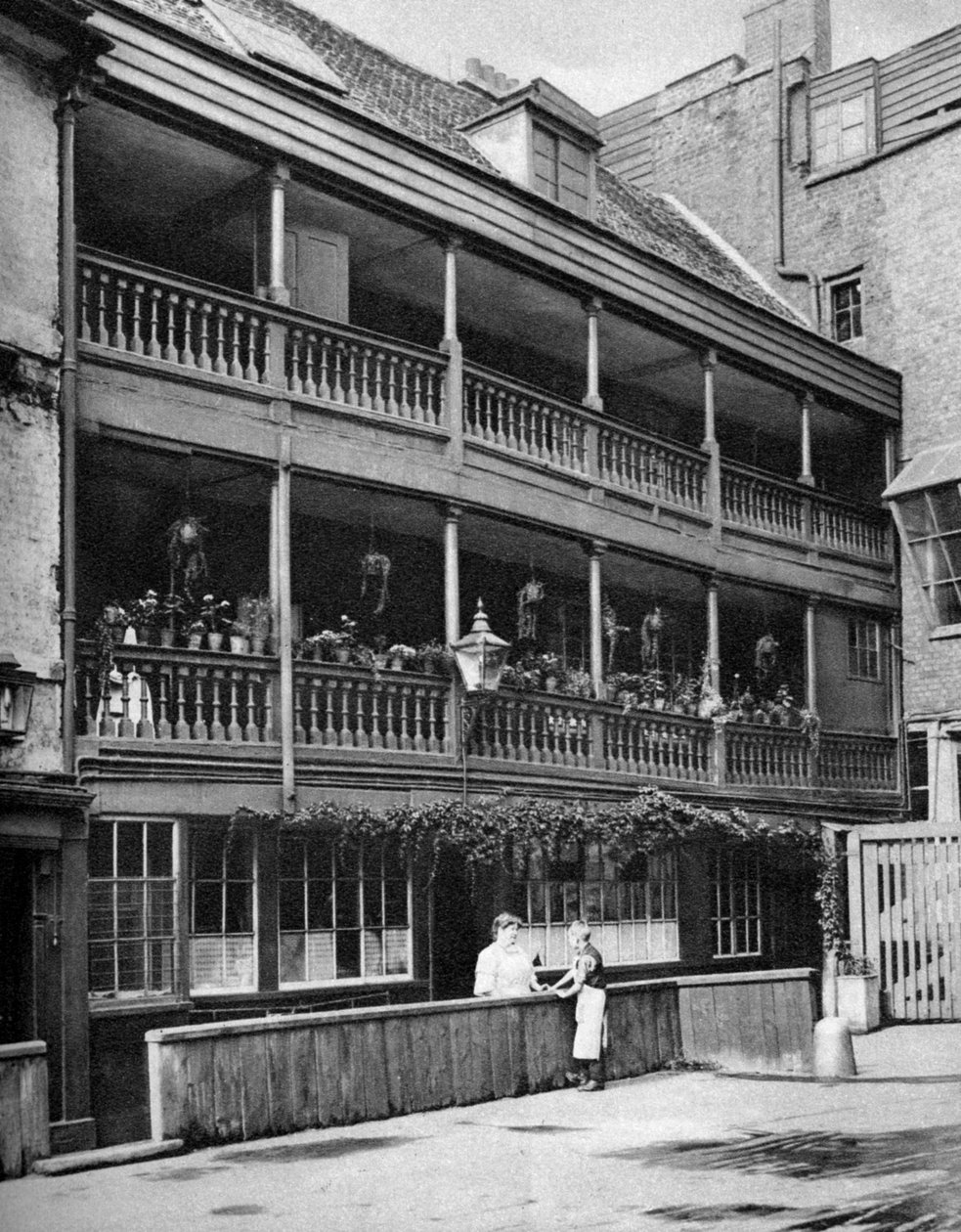 The George, hostinec ze 17. století, Southwark, Londýn, 1926-1927 od McLeish