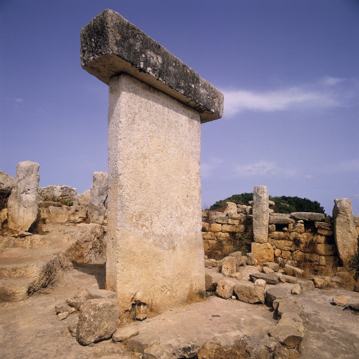 Taula na archeologickém nalezišti, Menorca, Španělsko od Megalithic Megalithic