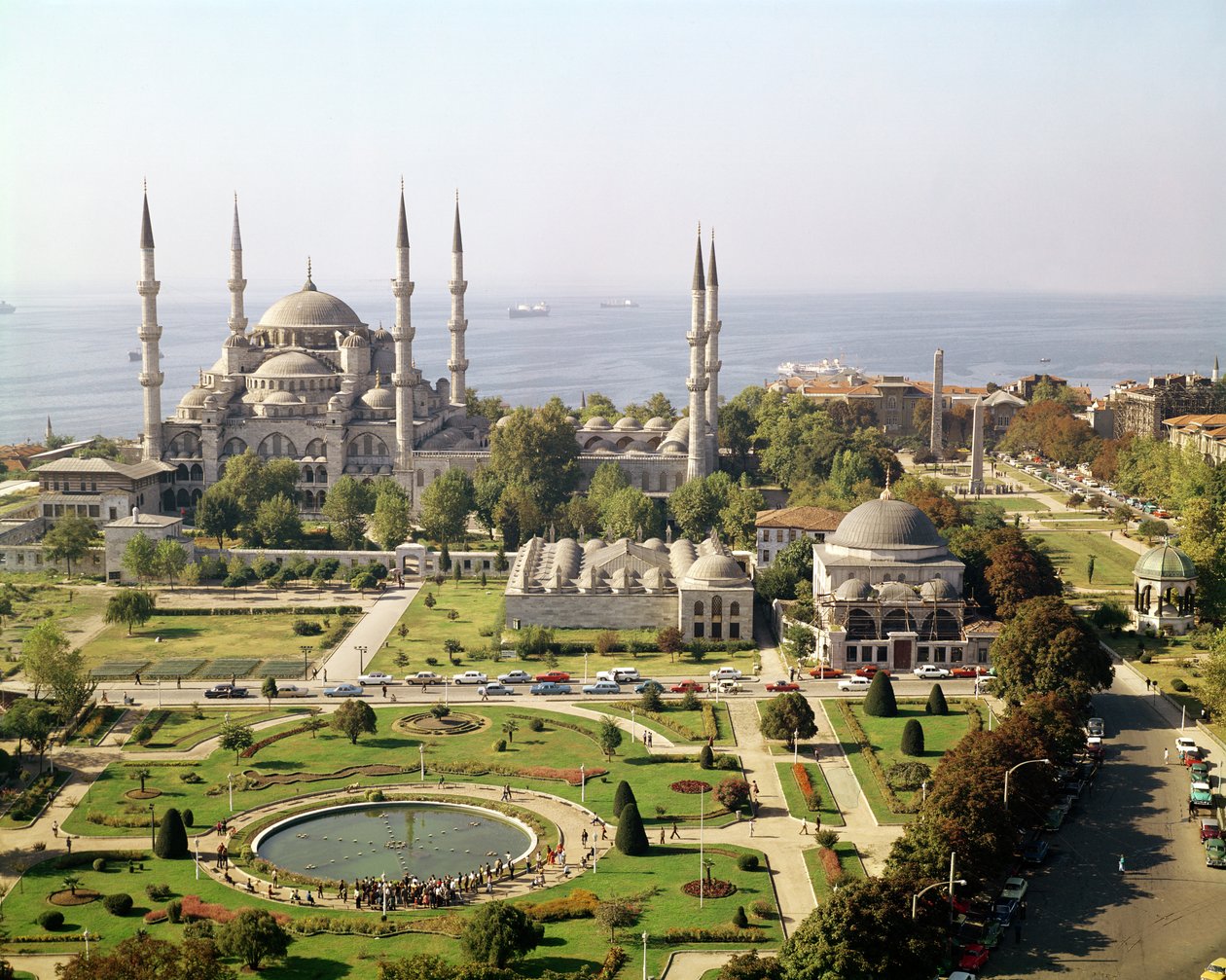 Pohled na Sultan Ahmet Camii (Modrá mešita) postavená v letech 1609-16 od Mehmet Aga