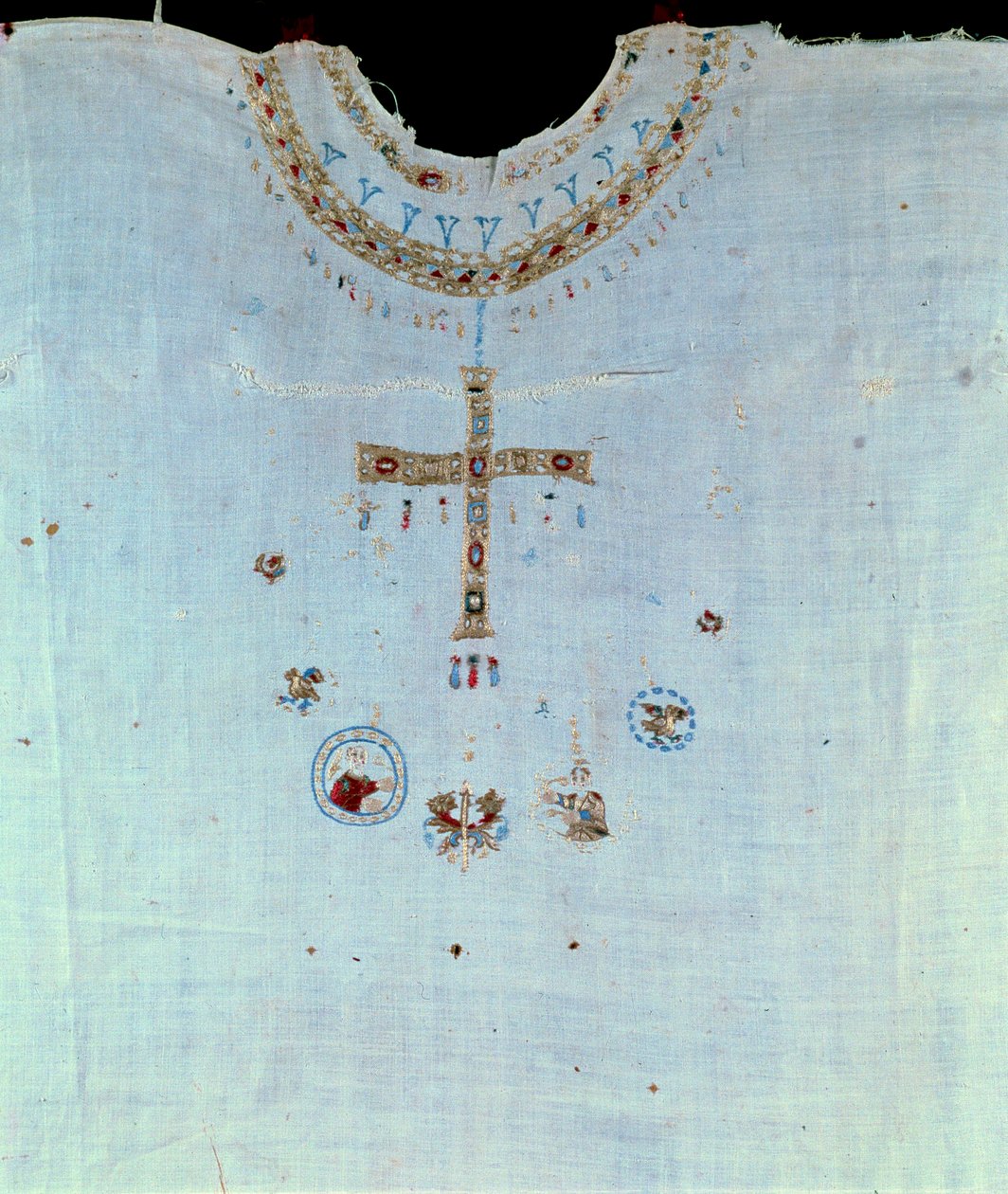 Merovejské umění: kněžský oděv Saint Bathilde (nebo Batilde, Bathylle, Beaudour) (626-680) královna franků a manželka Chlodvíka II., tehdejší jeptišky v klášteře Chelles. Chelles. Muzeum Alfreda Bonna od Merovingian