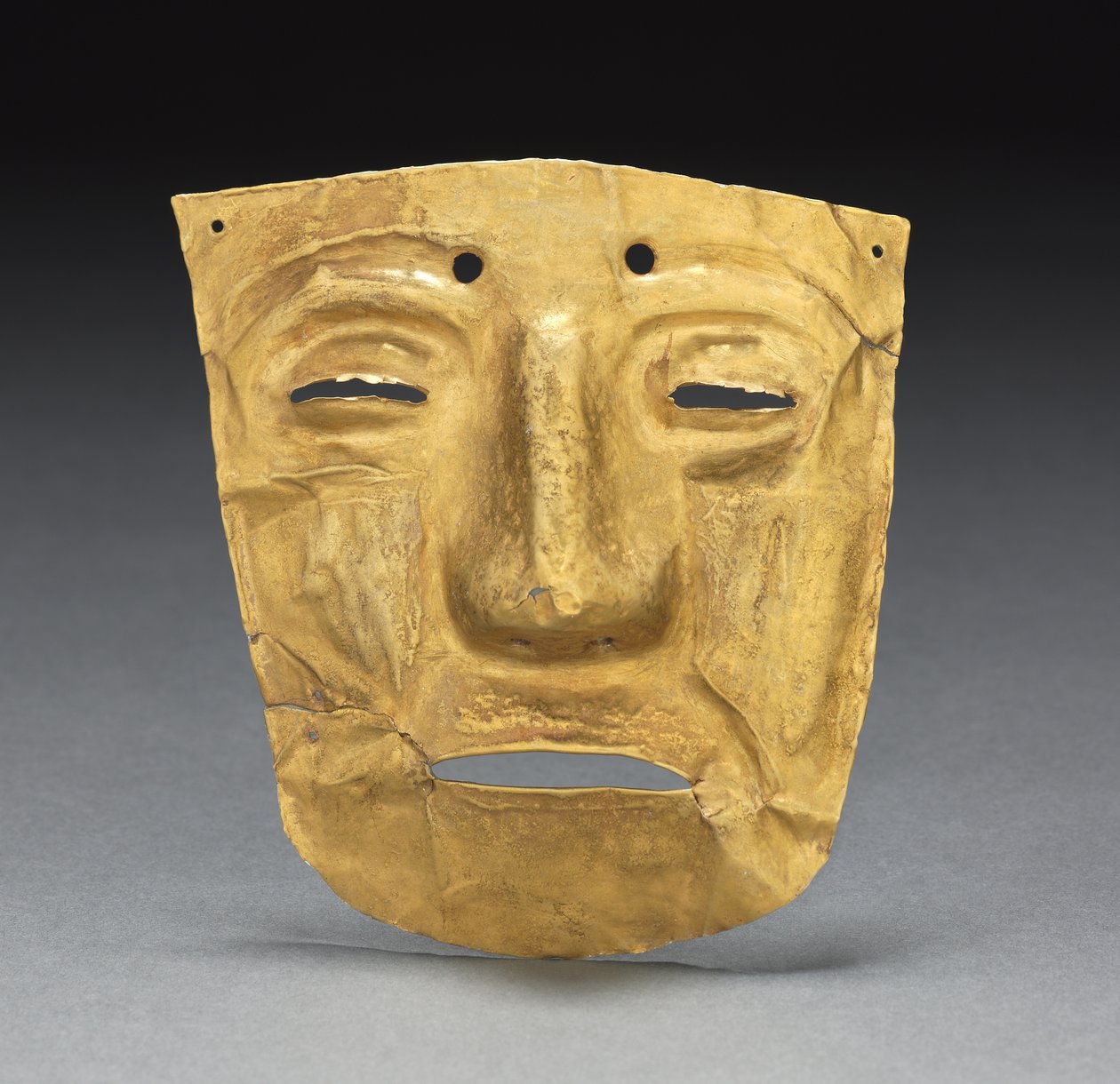Ornament na masku, c. 700-1550 (tepané a broušené zlato) od Mesoamerican Mesoamerican
