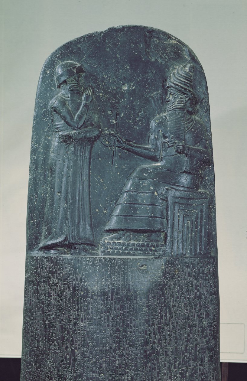 Reliéfní postava boha slunce Šamaše diktujícího králi Chammurapiho zákony na jeho slavném zákoníku, starobabylonské období, 1760 př. n. l. (čedič) od Mesopotamian