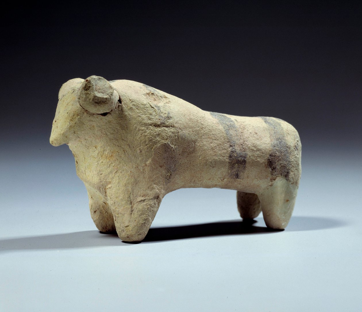 Medopotamie: terakotová soška býka s malovanými proužky. Obeid období (5000-4000 př.nl) 4700-4200 př.nl. Paříž, muzeum Louvre od Mesopotamian Mesopotamian