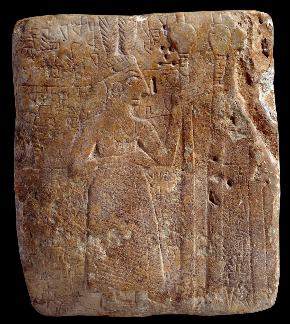 Mezopotámie. Umění Sumer: postava s peřím (cca 2700 př. n. l.) stello starověké girsou archaické sumerské období – vápenec. Paříž, Musee du Louvre od Mesopotamian Mesopotamian