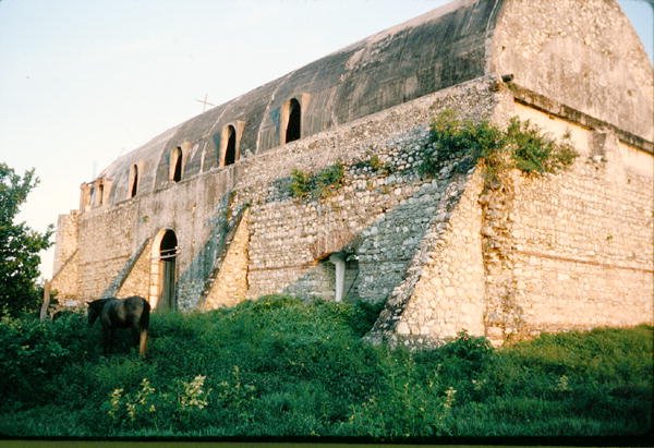 Exteriér kostela od Mexican School