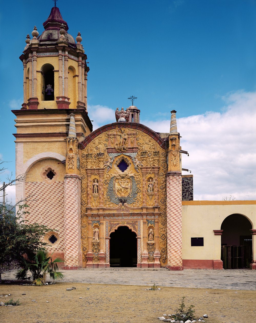 Průčelí františkánského misijního kostela sv. archanděla Michaela v Conce, 1754-58 od Mexican School