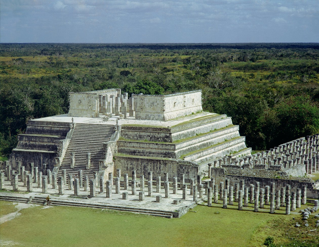 Pohled na Chrám válečníků (nebo 1000 sloupů) po roce 150 našeho letopočtu od Mexican School