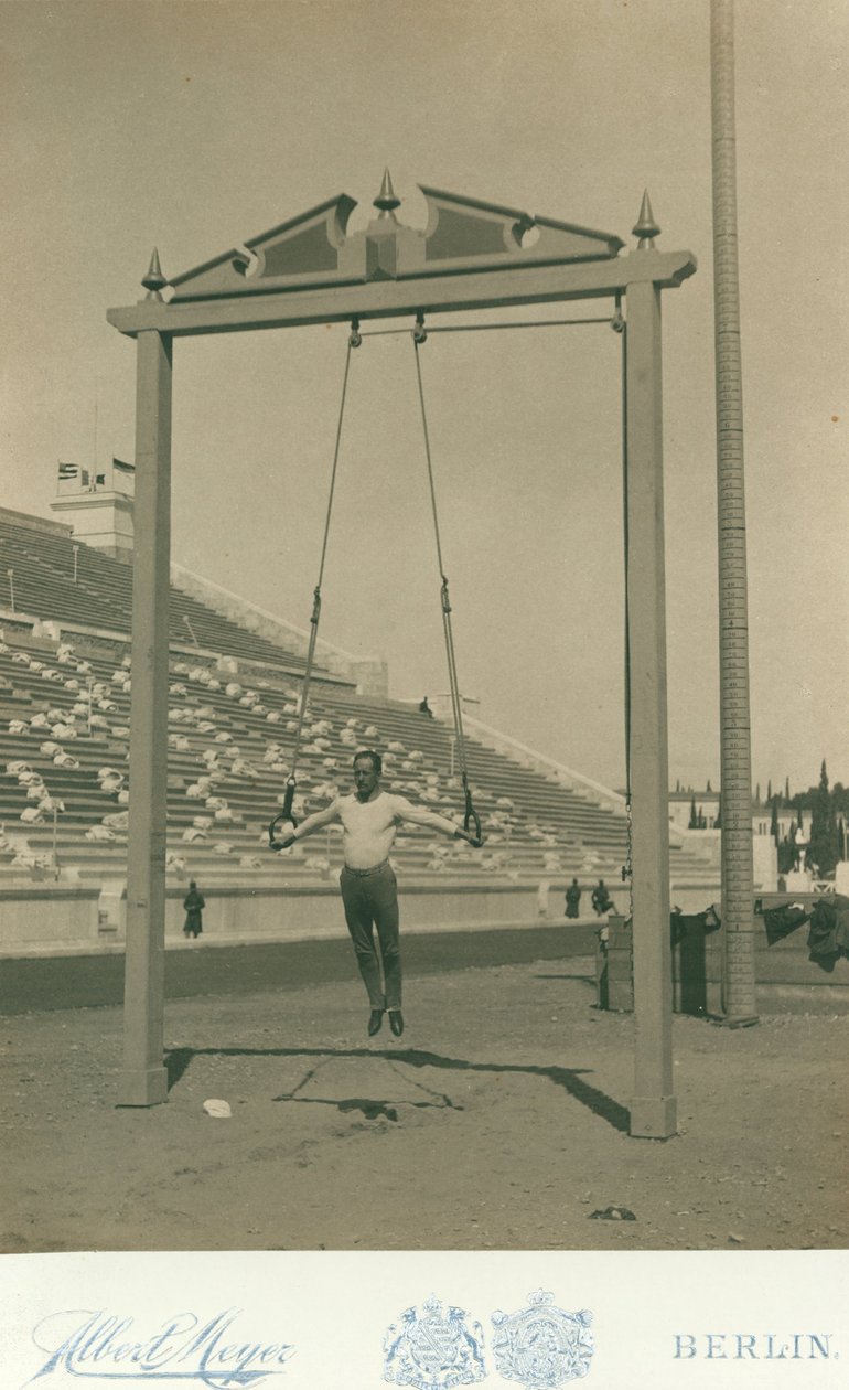 Olympijské hry, 1896; atlet Herman Weingartner, třetí v kruzích od Meyer Albert