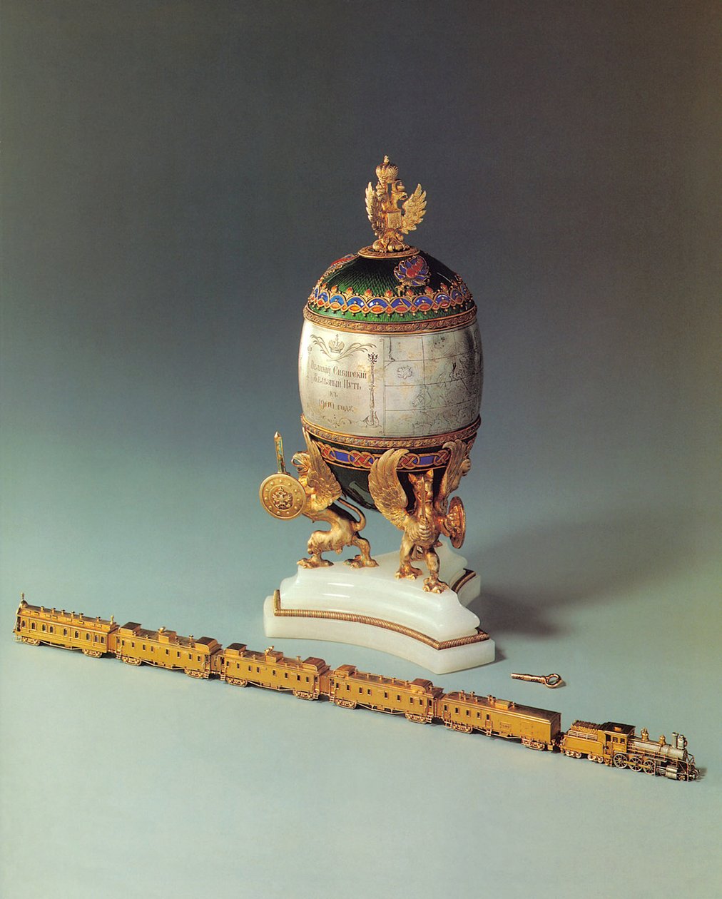 Vejce transsibiřské železnice, 1900 (onyx, stříbro, zlato, platina, křemen a smalt) od Michael Evlampievich Perkhin