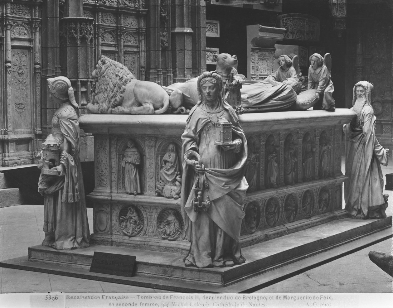 Nantes, katedrála svatého Petra a Pavla, hrobka Františka II., vévody z Bretaně a Markéty z Foix, 1502-07 (sádra litá z mramoru) od Michel Colombe