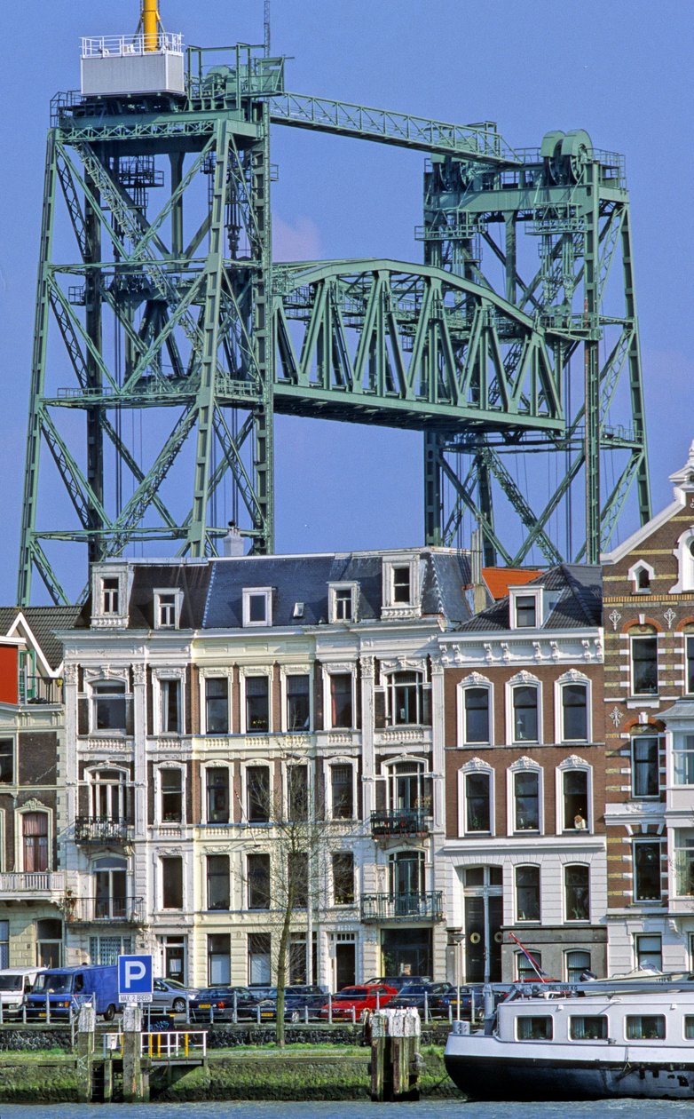 Přístav Rotterdam v Nizozemsku (Nizozemsko) je prvním evropským přístavem a nachází se při ústí řek Mže a Rýna. od Michel Denance