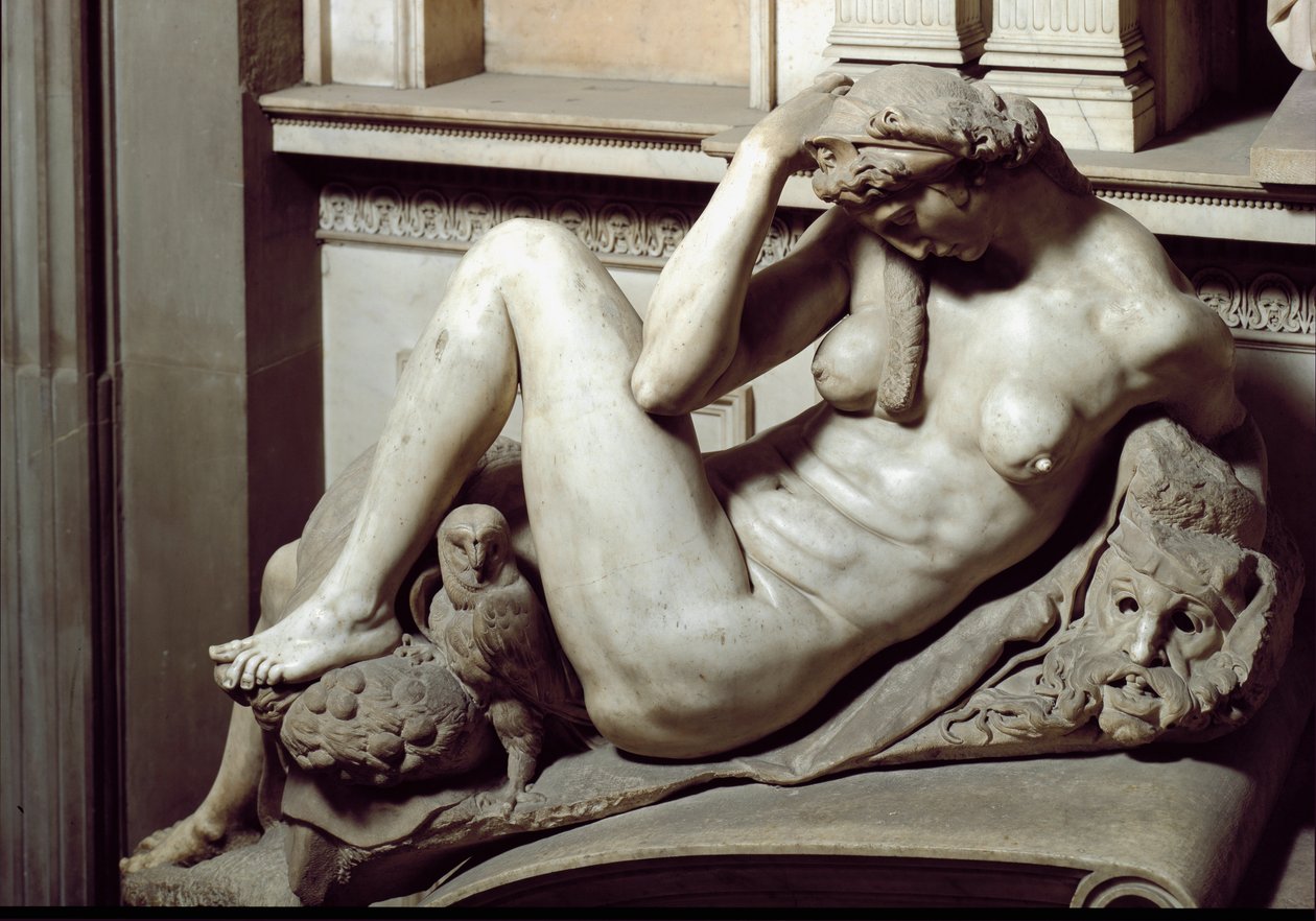 Alegorie noci. Mauzoleum Giuliano de Medici. Mramorová socha od Michelangelo Buonarroti