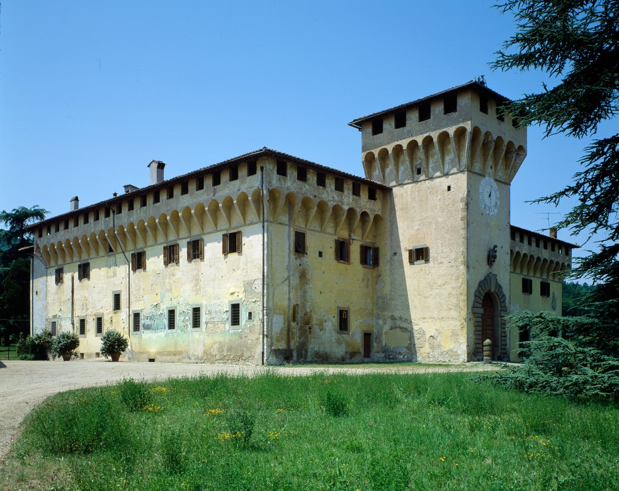 Medicejská vila Cafaggiolo, zahájená v roce 1451 od Michelozzo di Bartolommeo