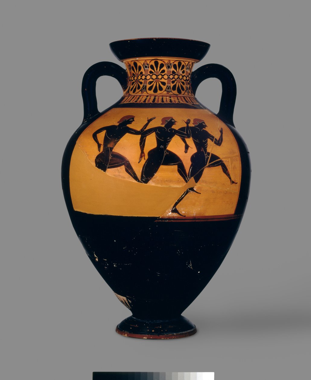 Atická černofigurová amfora s vyobrazením pěšího závodu, asi 520-500 př. n. l. (keramika) (pro reverz viz také: 100570) od Michigan painter