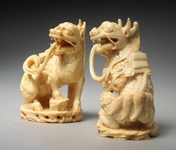 Pár vyřezávaných Qilin (viz také 272189) od Ming Dynasty Chinese School