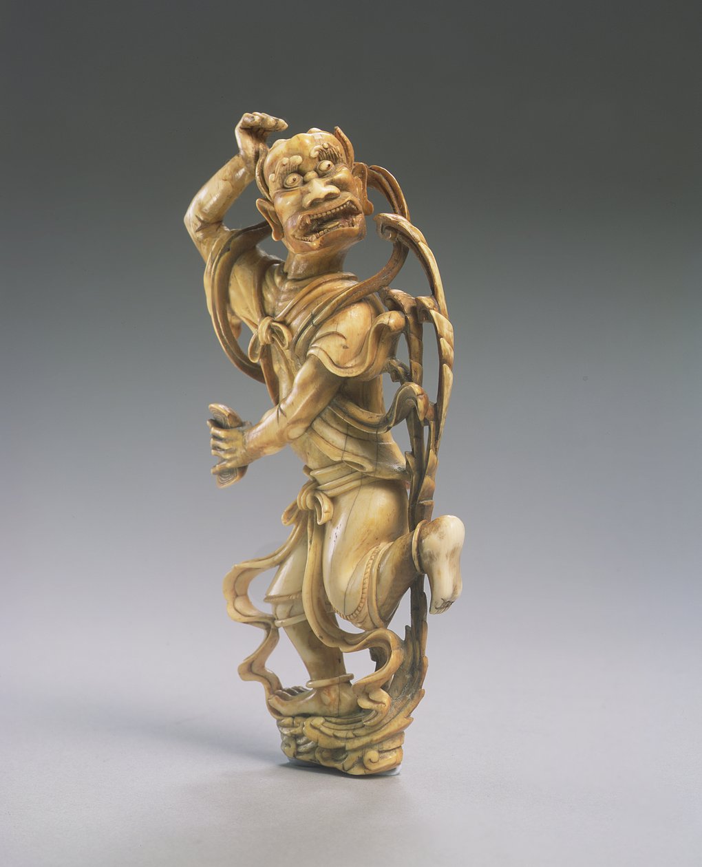 Postava Kui Xing (vyřezávaná slonovina) (viz také 272115) od Ming Dynasty Chinese School
