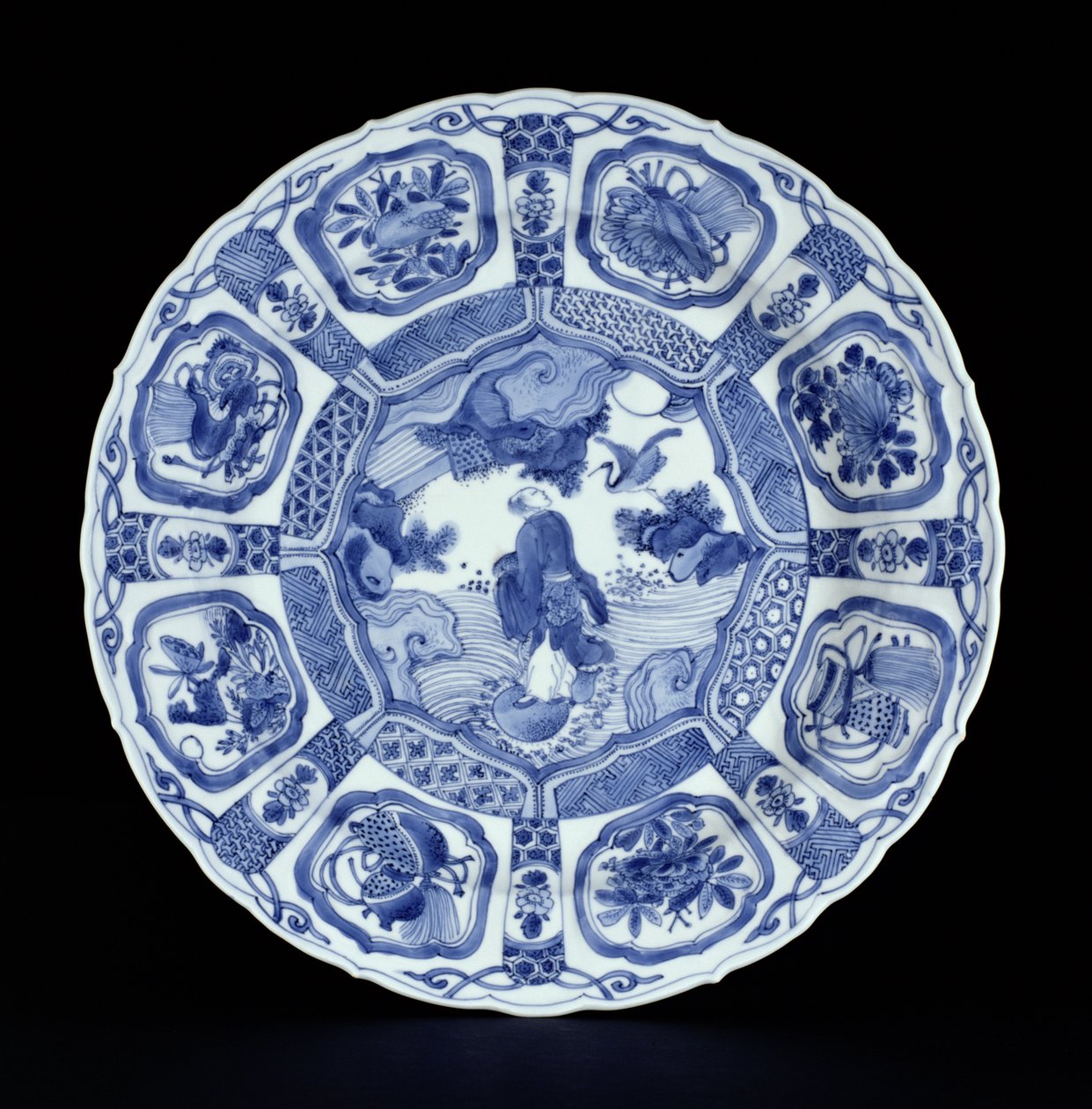 Modrobílý kraakový talíř malovaný Li Tieguai překračující moře na dvojité tykvi, období Wanli, 1594-1610 (porcelán) od Ming Dynasty Chinese School