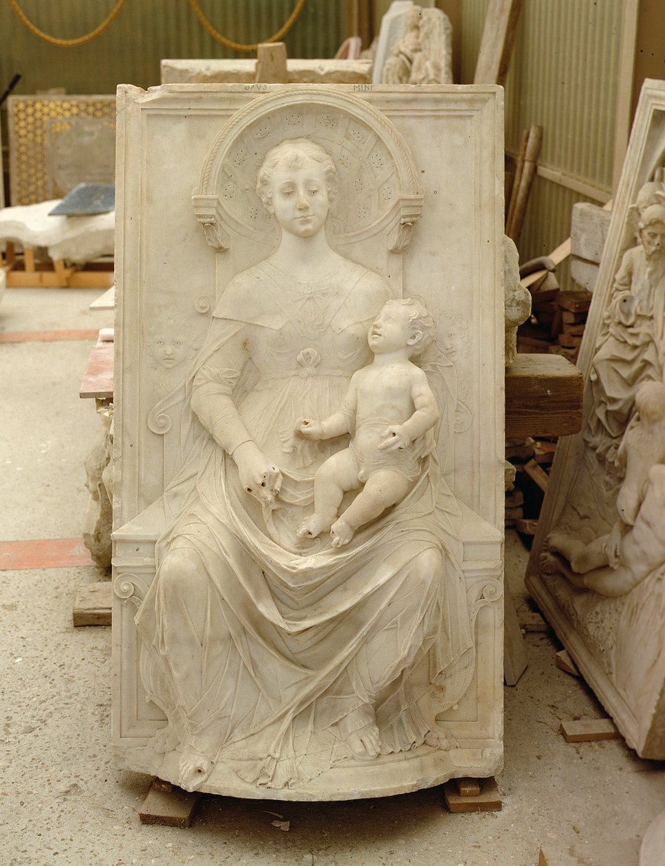 Madonna a dítě (mramor) od Mino da Fiesole
