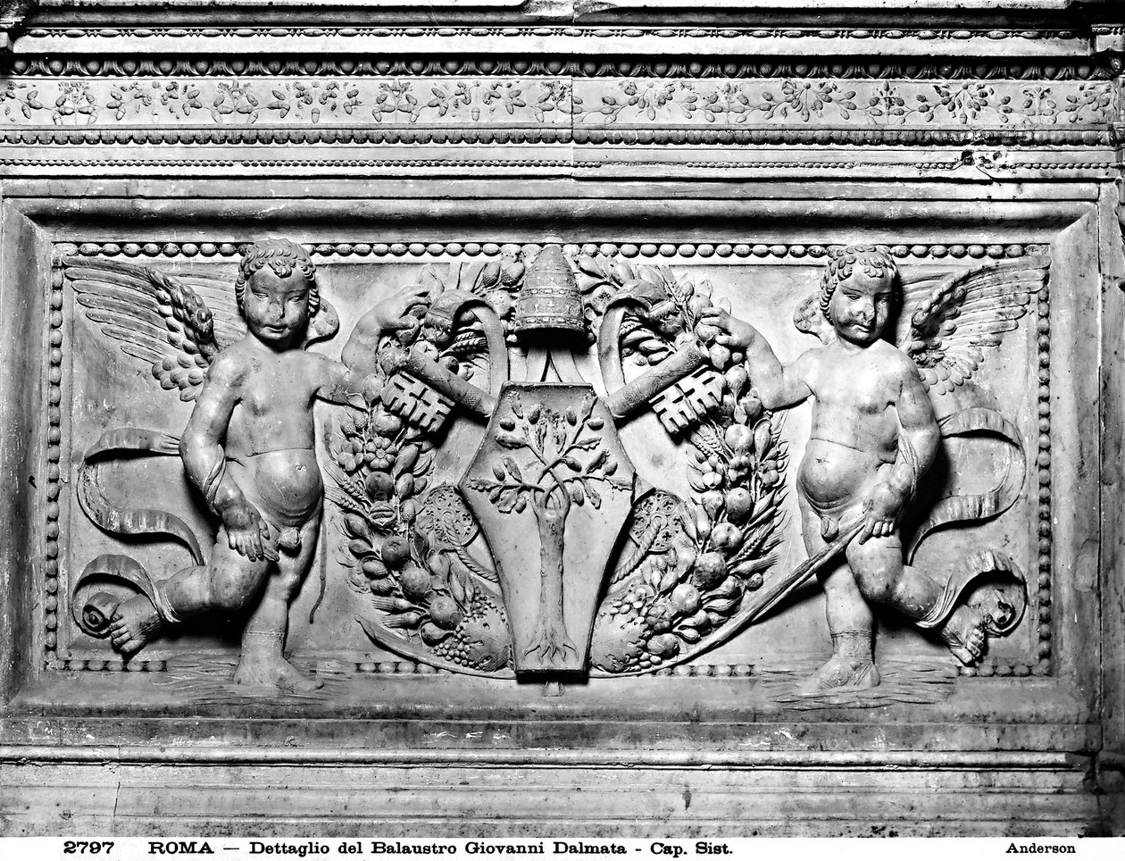Detail transenny Sistenské kaple, kolem 1484 (kámen) od Mino da Fiesole