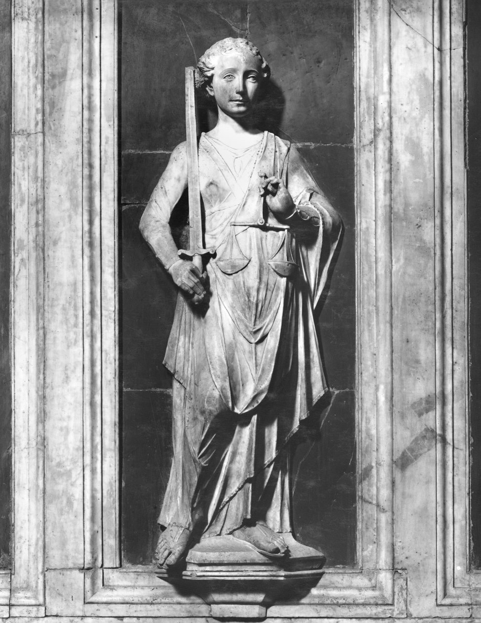 Spravedlnost, od pomníku Bernarda Giugniho, kolem 1460 (mramor) (č/b fotografie) od Mino da Fiesole