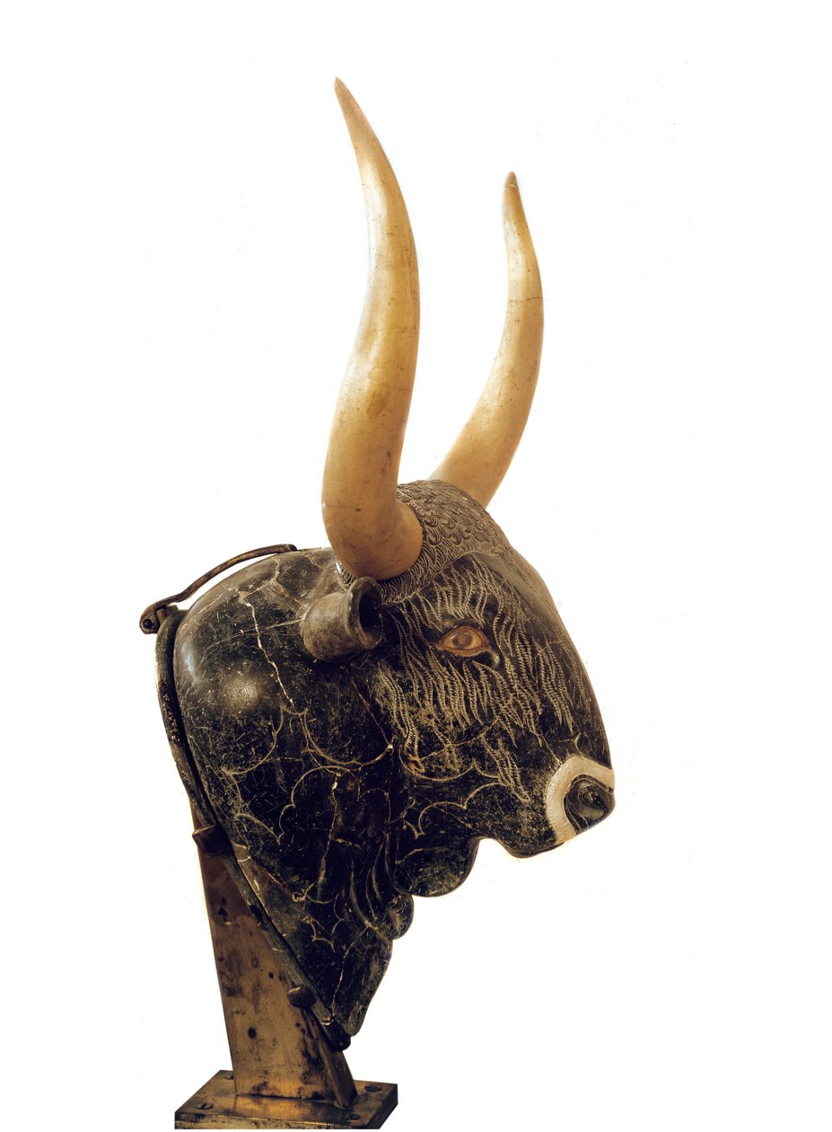 Minojské umění: rhyton nebo rhyton nebo rhyton (sklo přístroje) ve tvaru býčí hlavy z Malého paláce Cnossos (Knossos) na Krétě. 1550-1500 před naším letopočtem. Heraklion, Archeologické muzeum od Minoan