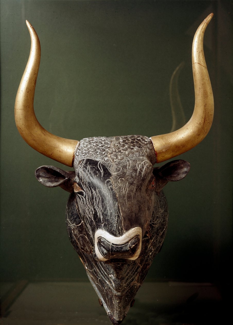 Minojské umění: rhython nebo rhyton nebo rython (sklo přístroje) ve tvaru býčí hlavy z Malého paláce Cnossos (Knossos) na Krétě. 1550-1500 před naším letopočtem. Heraklion, Archeologické muzeum - Minojské umění: býčí hlava rhyton (obřadní sklo) se zlatým r od Minoan