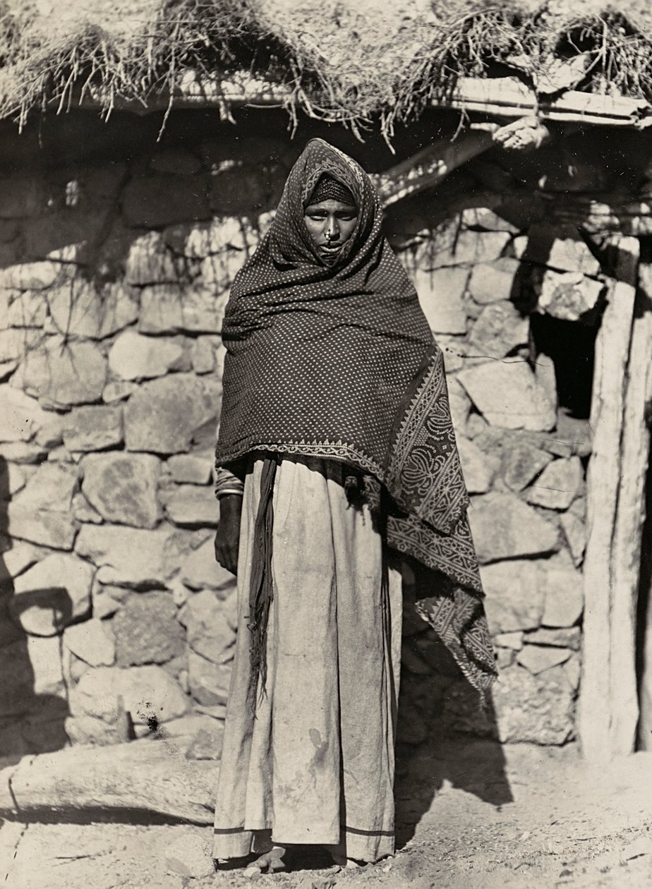 „Budování říše“ ve fašistickém věku: žena Assaortian, 09.05.1936 (černobílá fotografie) od Modestino Baldinetti