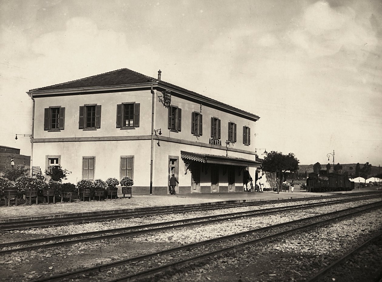 ‚Building an Empire‘ ve fašistickém věku: Železniční stanice Asmara, 09.05.1936 (černobílá fotografie) od Modestino Baldinetti