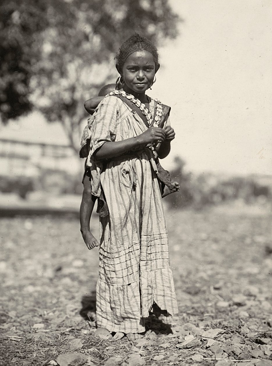 „Budování říše“ ve fašistickém věku: Habešská dívka, 09.05.1936 (černobílá fotografie) od Modestino Baldinetti