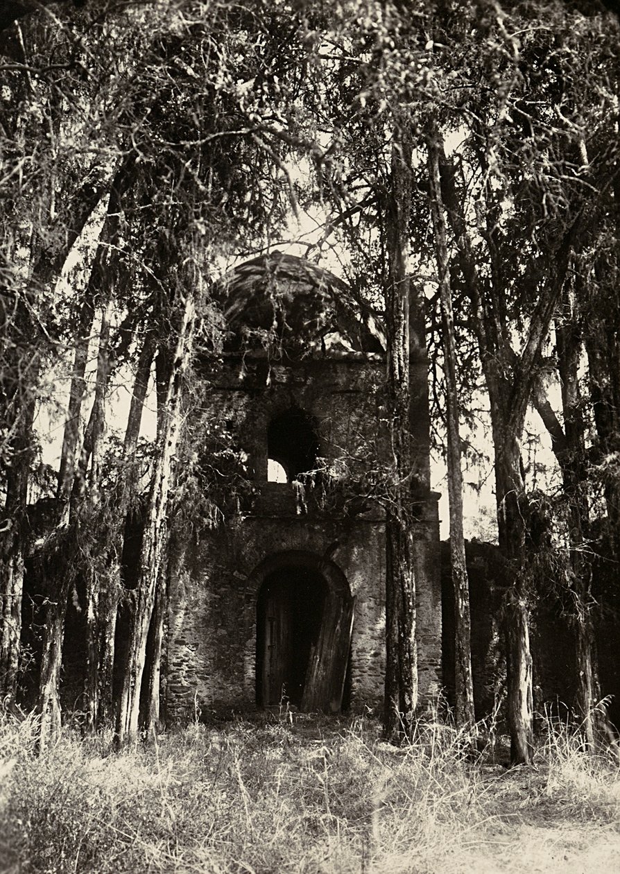 „Budování říše“ ve fašistickém věku: vchod do rekreačního domu krále Fasila, 09.05.1936 (černobílá fotografie) od Modestino Baldinetti