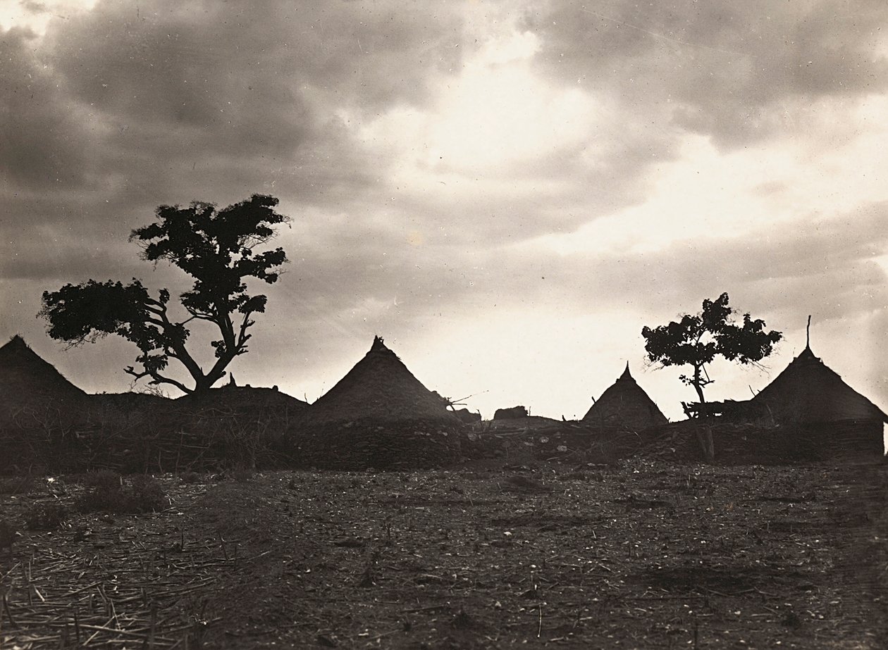 „Budování říše“ ve fašistickém věku: západ slunce v Mai Zaghenà, 9.5.1936 (černobílá fotografie) od Modestino Baldinetti