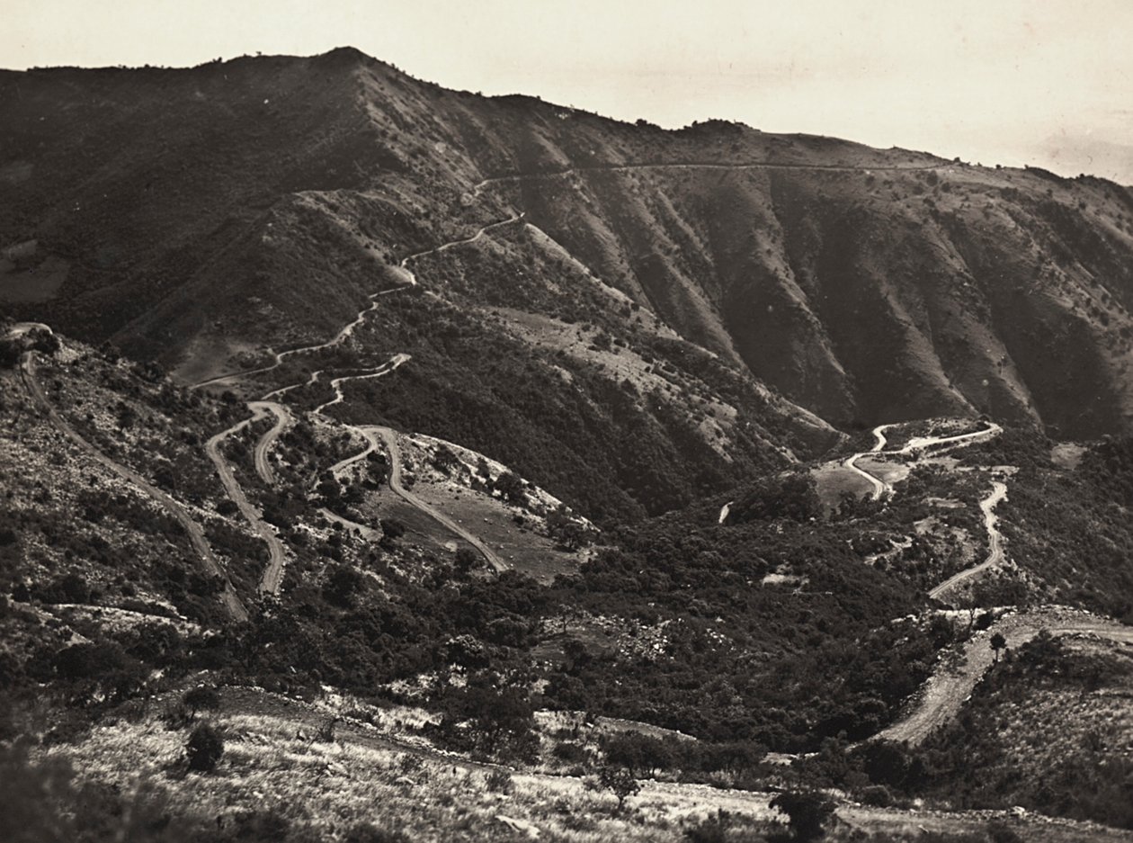 „Budování říše“ ve fašistickém věku: cesta po kopcích Massaua-Asmara, 09.05.1936 (černobílá fotografie) od Modestino Baldinetti